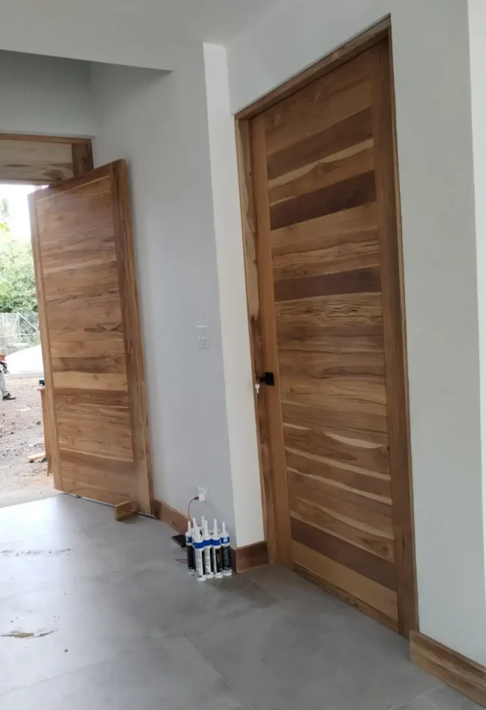 Puertas de Madera en Costa Rica - JLK Wood CR